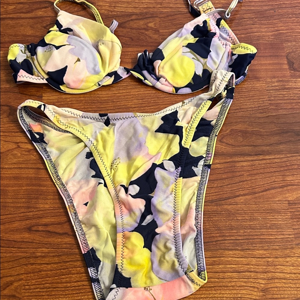 Ritchie Floral Bikini Set 9/10